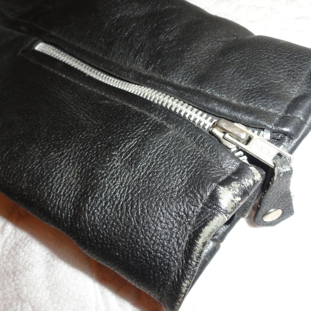 SOLD!! Vintage 1980s Distressed Biker Leather Jack - Picture 7 of 8